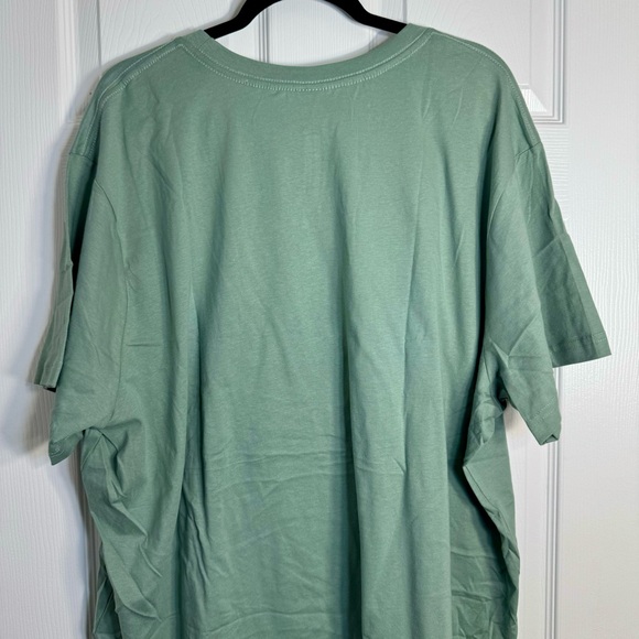 NWT. Disney Parks 3XL Shirt 2024 Tis The Season” Mickey & Minnie Holiday - Picture 9 of 10